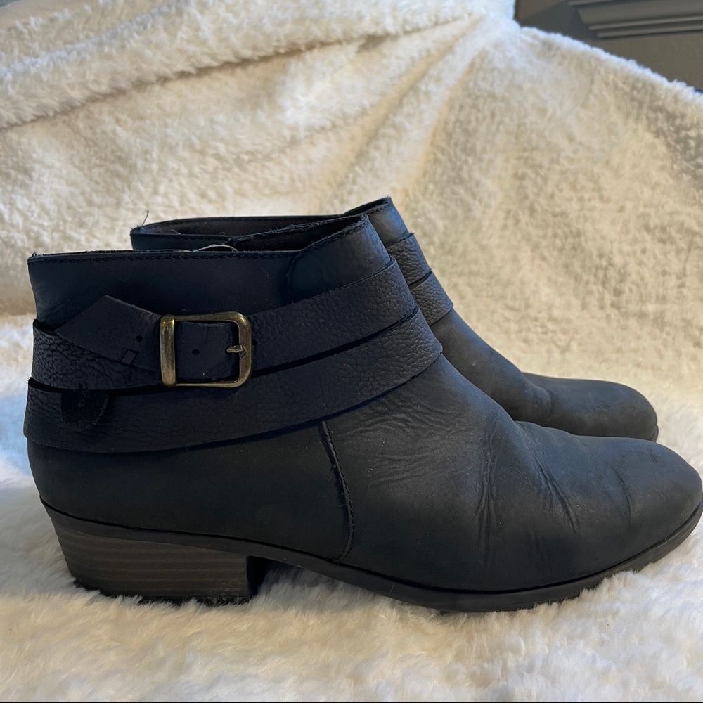 Clark Leather Low Heel Ankle Booties Size 9